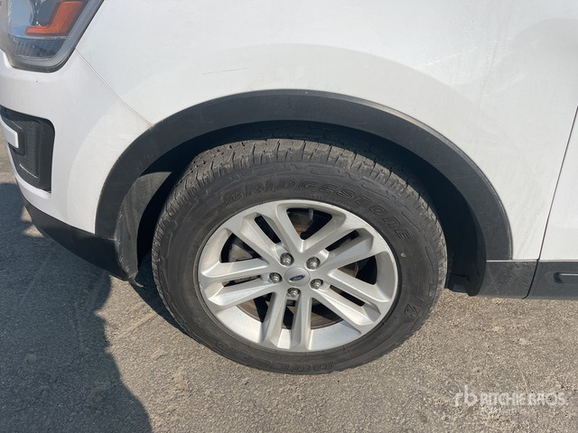 2015 Ford Explorer 4WD SUV - Maastur: pilt 4 2015 Ford Explorer 4WD SUV - Maastur: pilt 4