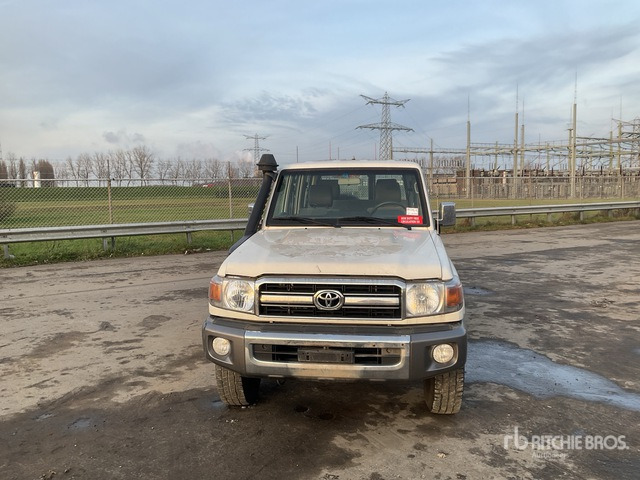 Toyota Land Cruiser SUV - Maastur: pilt 4 Toyota Land Cruiser SUV - Maastur: pilt 4