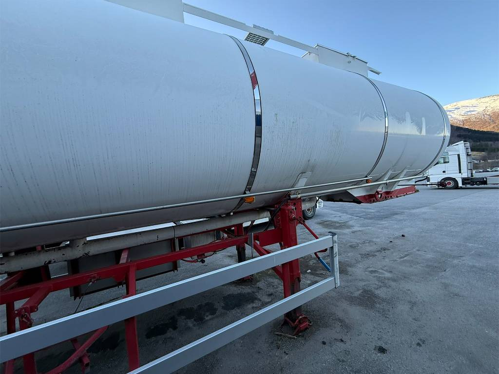 Annet Schrader tank trailer 32 m2 - Tsistern poolhaagis: pilt 2 Annet Schrader tank trailer 32 m2 - Tsistern poolhaagis: pilt 2