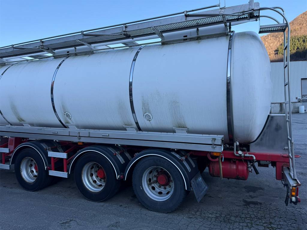 Annet Schrader tank trailer 32 m2 - Tsistern poolhaagis: pilt 5 Annet Schrader tank trailer 32 m2 - Tsistern poolhaagis: pilt 5