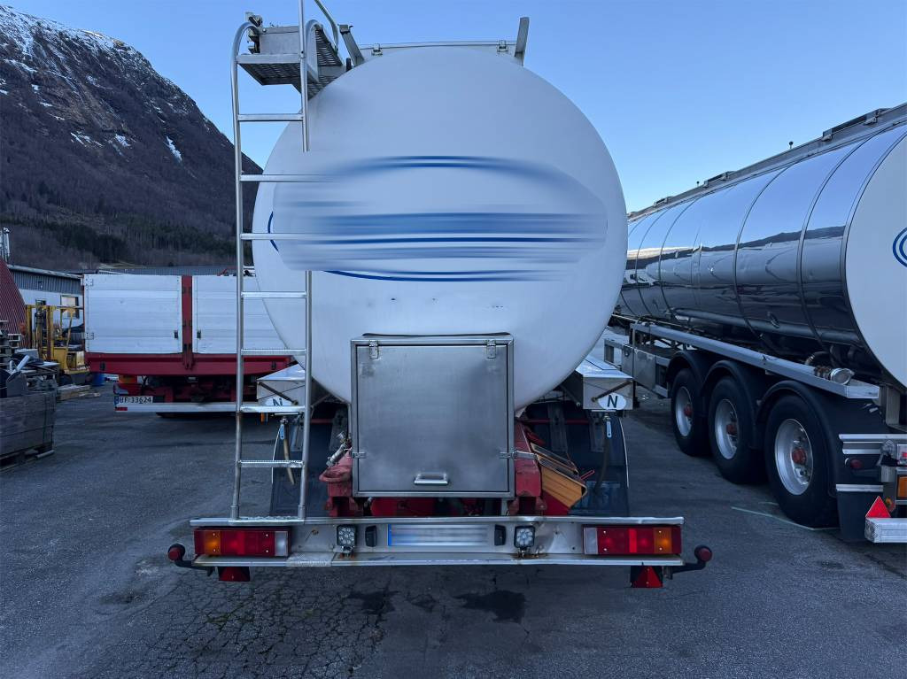 Annet Schrader tank trailer 32 m2 - Tsistern poolhaagis: pilt 3 Annet Schrader tank trailer 32 m2 - Tsistern poolhaagis: pilt 3