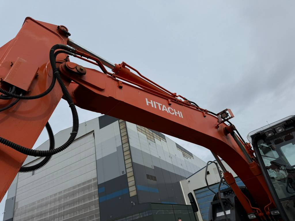 Ratastel ekskavaator Hitachi ZX 140 W-3: pilt 12