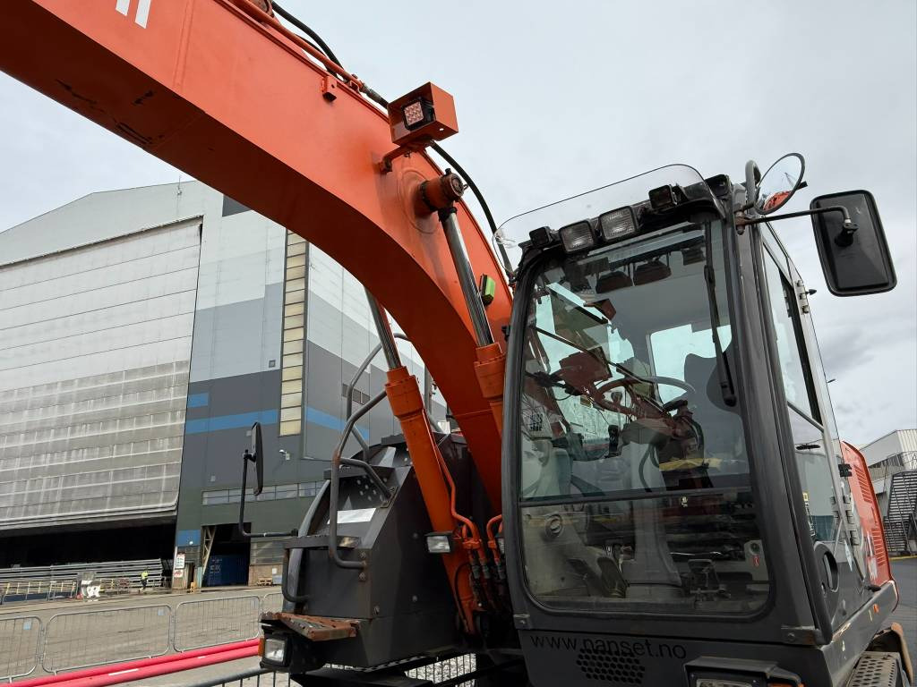 Ratastel ekskavaator Hitachi ZX 140 W-3: pilt 13