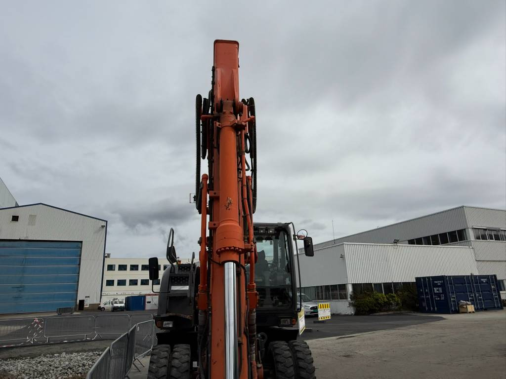 Ratastel ekskavaator Hitachi ZX 140 W-3: pilt 15