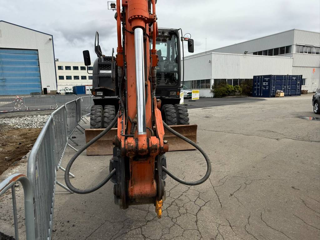Ratastel ekskavaator Hitachi ZX 140 W-3: pilt 14