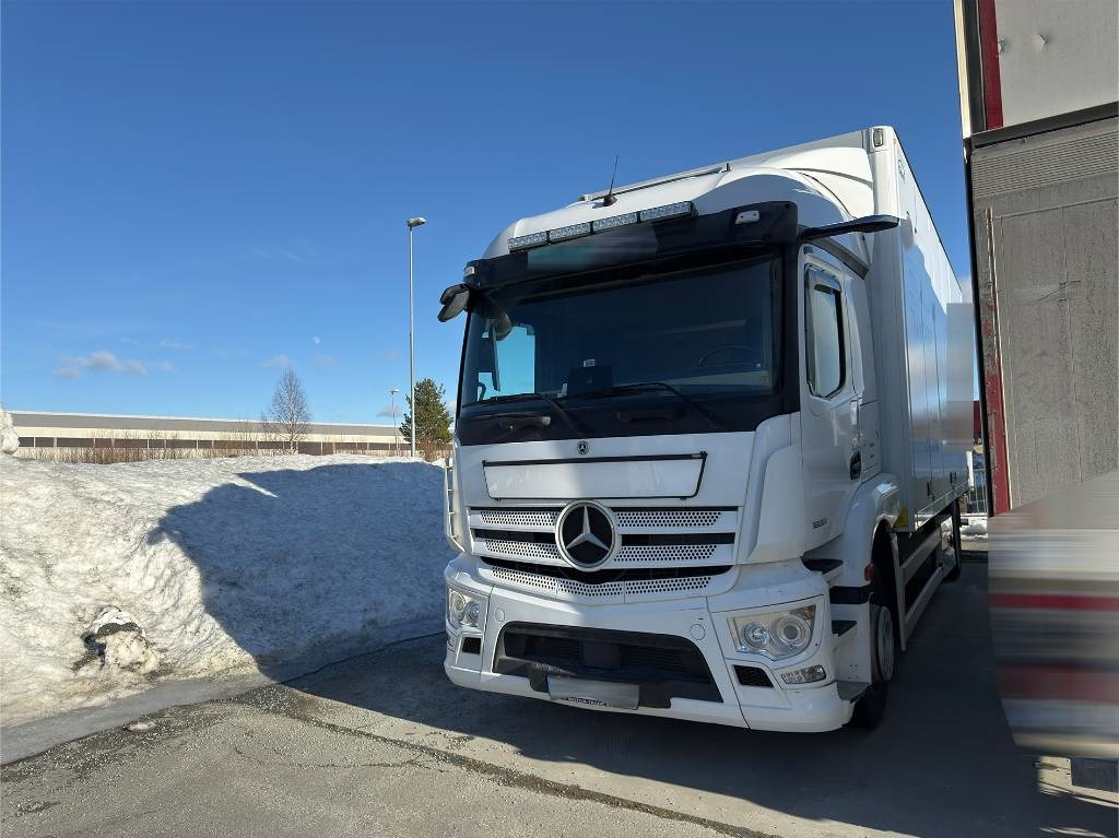 Mercedes-Benz Actros 1833 - Kasti veoauto: pilt 2 Mercedes-Benz Actros 1833 - Kasti veoauto: pilt 2