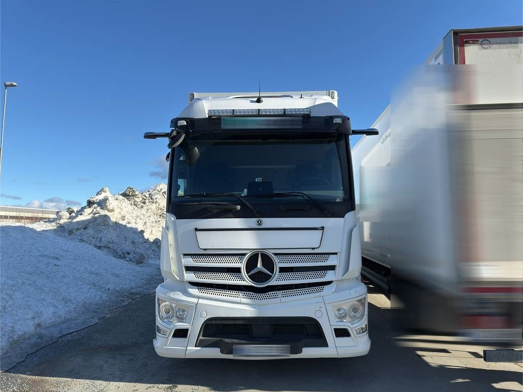 Mercedes-Benz Actros 1833 - Kasti veoauto: pilt 3 Mercedes-Benz Actros 1833 - Kasti veoauto: pilt 3