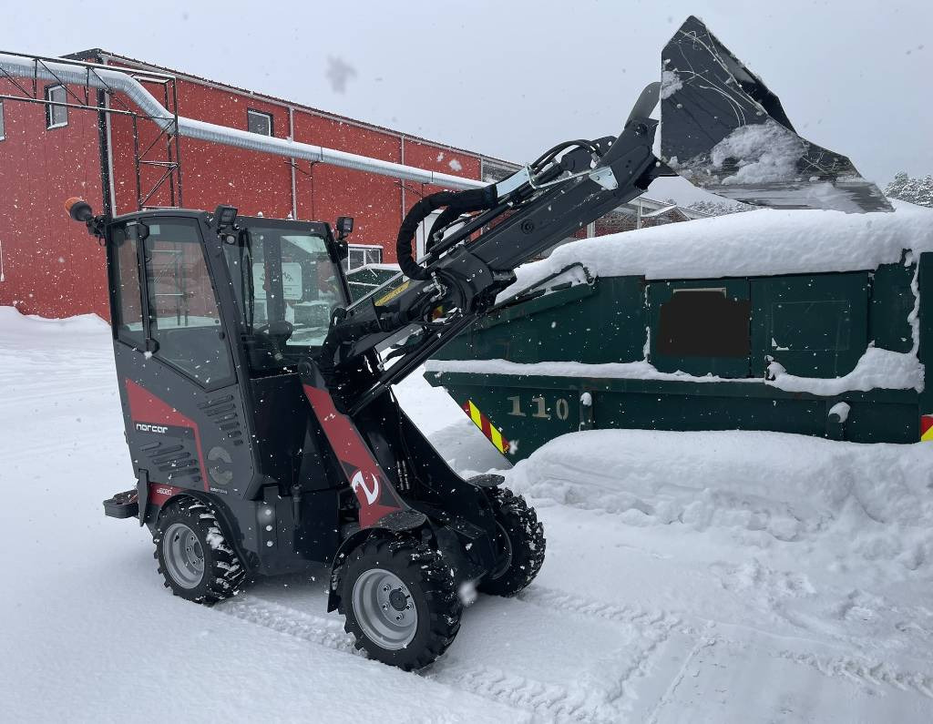 Norcar a6020 + redskaper/ attachments - Minilaadur: pilt 1 Norcar a6020 + redskaper/ attachments - Minilaadur: pilt 1