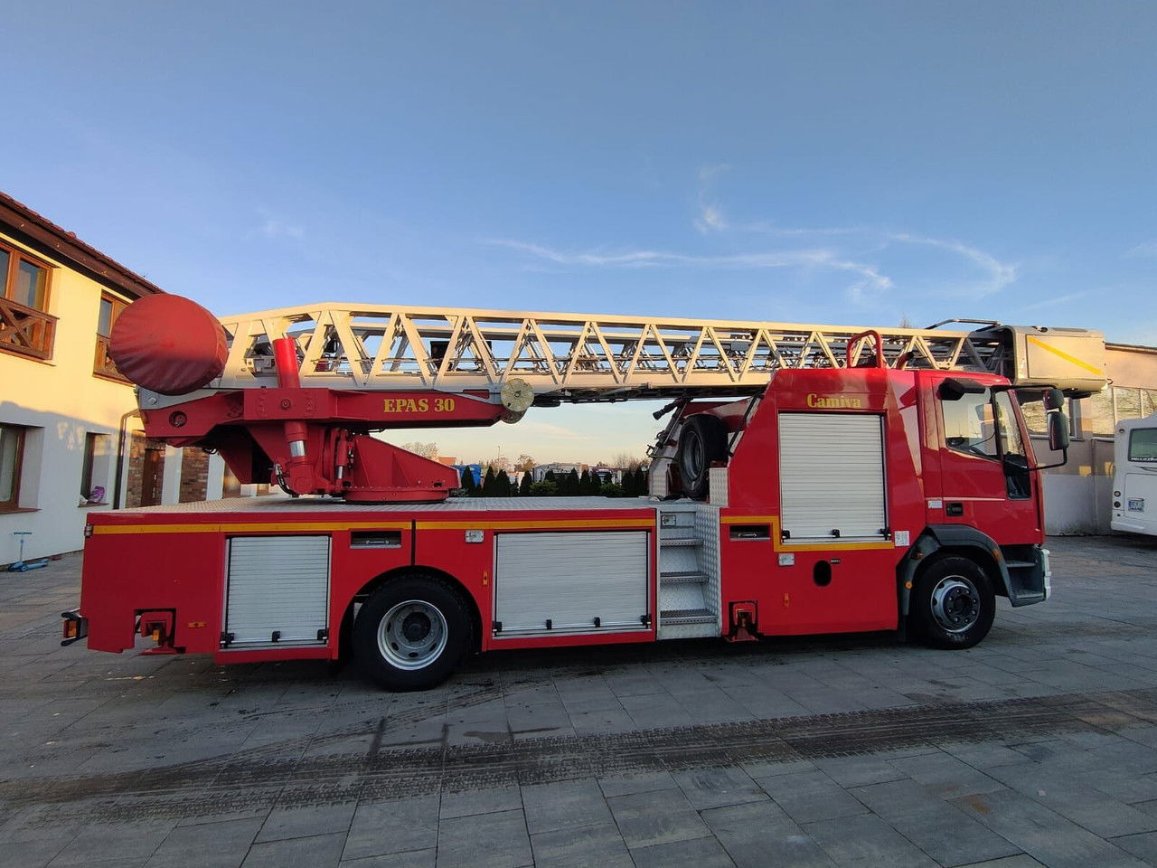 Iveco EuroCargo 130 130E24 - Tuletõrjeauto: pilt 4 Iveco EuroCargo 130 130E24 - Tuletõrjeauto: pilt 4