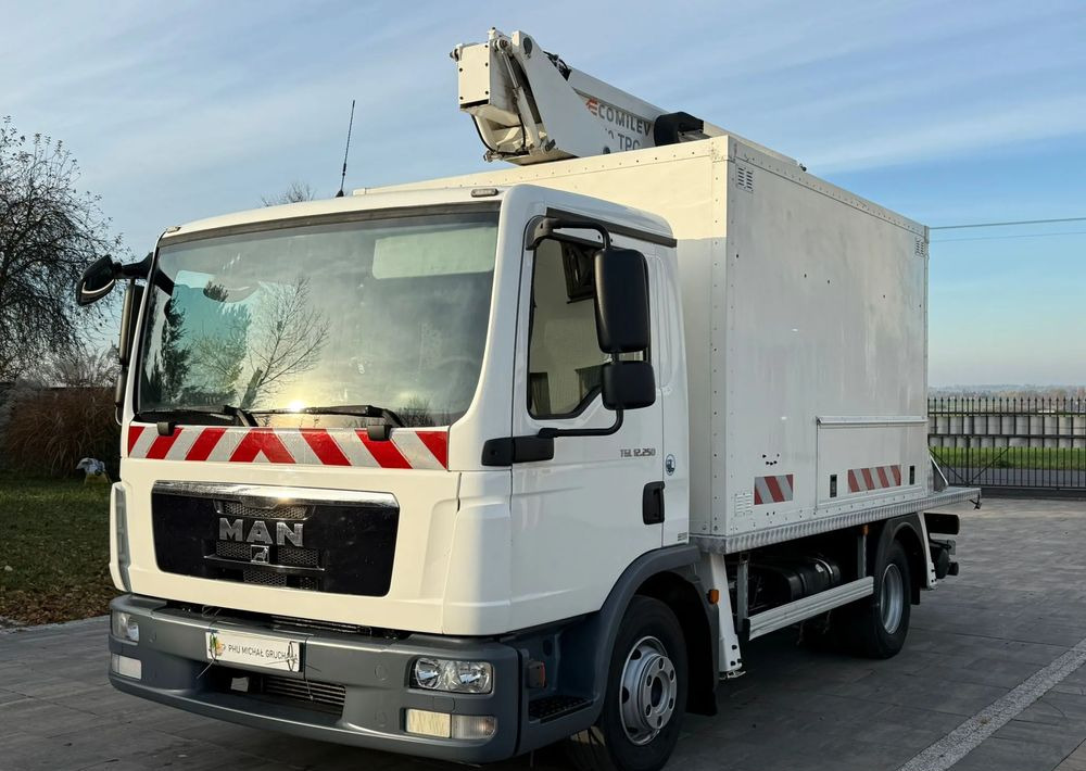 MAN TGL 12.250 - Veoautolt tõusev platvorm: pilt 1 MAN TGL 12.250 - Veoautolt tõusev platvorm: pilt 1