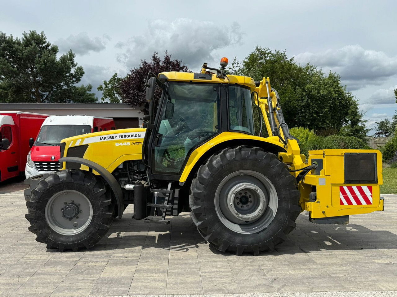 Massey Ferguson 6445 z kosiarką wysięgnikową do poboczy Rousseau T hénor 510 L FI - Traktor: pilt 5 Massey Ferguson 6445 z kosiarką wysięgnikową do poboczy Rousseau T hénor 510 L FI - Traktor: pilt 5