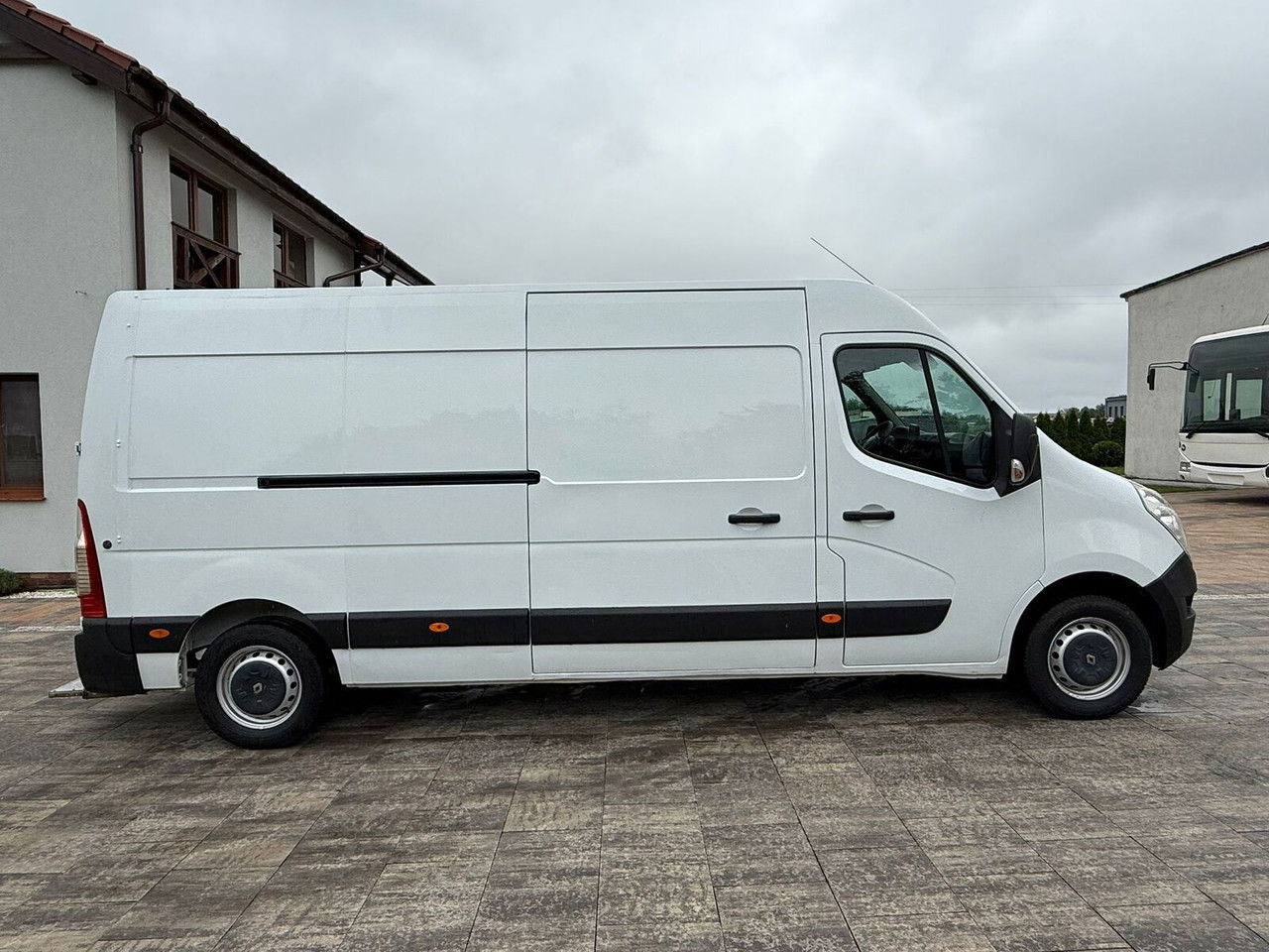 Renault Master 2.3 Blaszak L3H2 Hak 2.5 Kamera cofania - Kaubik: pilt 4 Renault Master 2.3 Blaszak L3H2 Hak 2.5 Kamera cofania - Kaubik: pilt 4