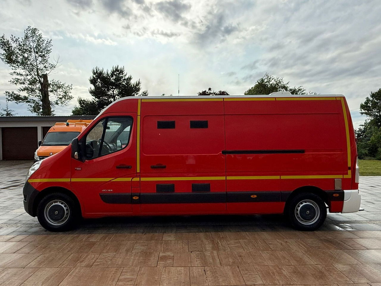 Renault Master 2016 Rok Ambulans Karetka Pogotowie - Kiirabiauto: pilt 5 Renault Master 2016 Rok Ambulans Karetka Pogotowie - Kiirabiauto: pilt 5