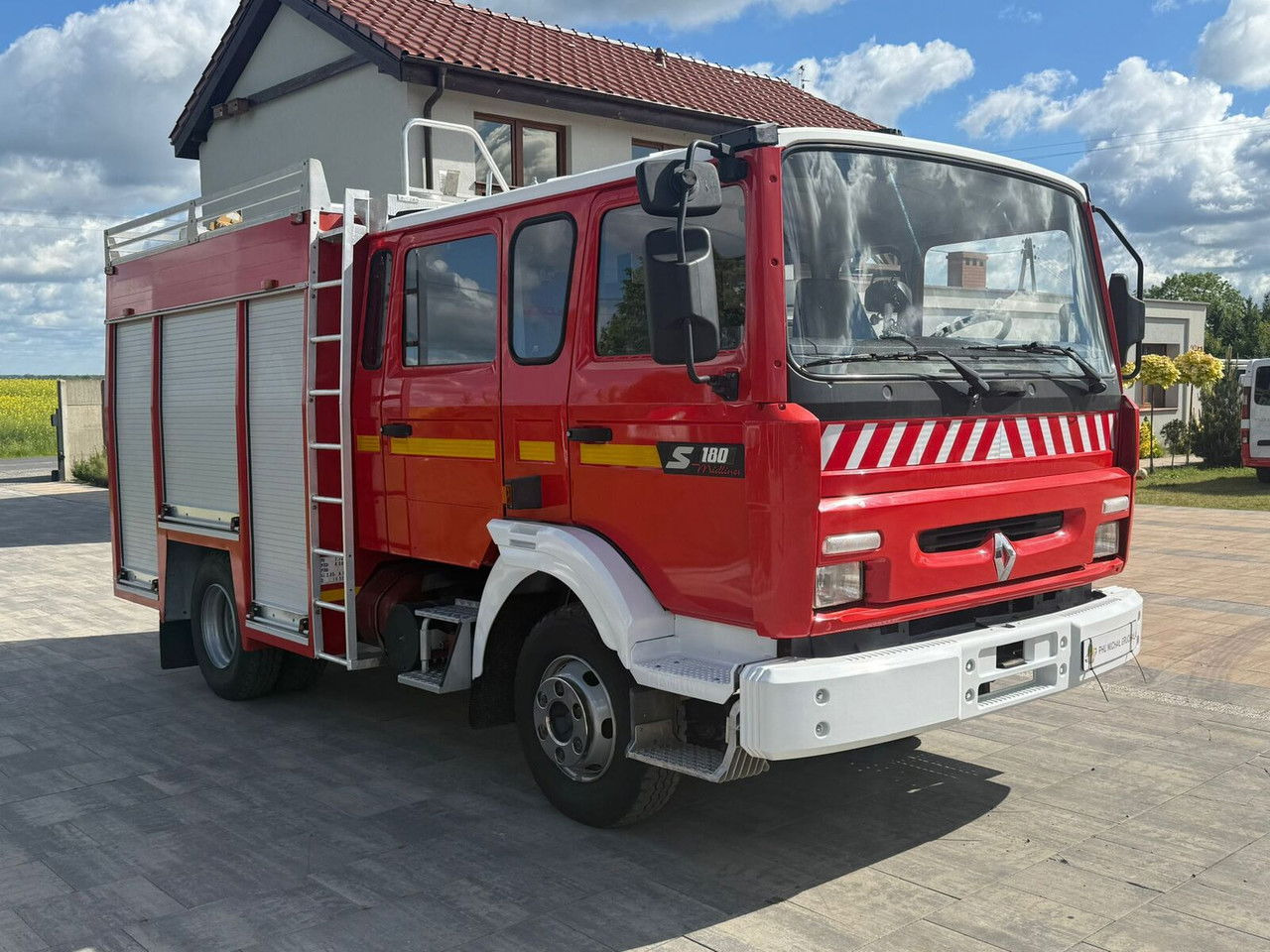 Renault Midliner 180 S180 - Tuletõrjeauto: pilt 1 Renault Midliner 180 S180 - Tuletõrjeauto: pilt 1