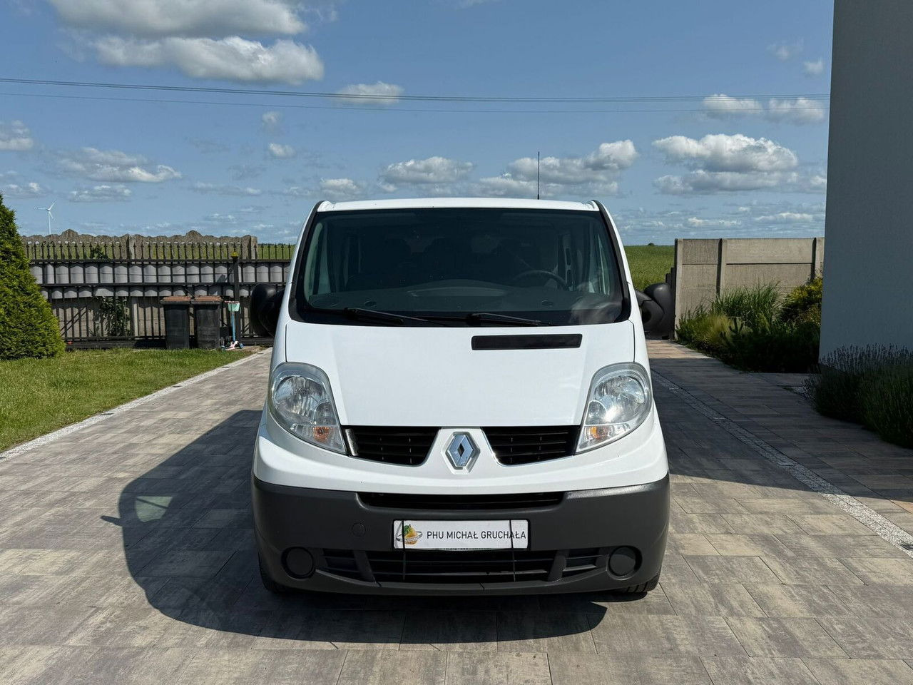 Renault Trafic 2.0 - Väike kaubik, Meeskonnaauto: pilt 2 Renault Trafic 2.0 - Väike kaubik, Meeskonnaauto: pilt 2