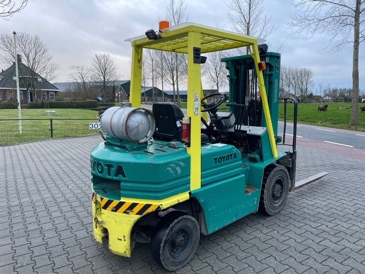 Toyota 42 5fgf25 2.5 Toyota heftruck LPG Triplo - Kahveltõstuk: pilt 3 Toyota 42 5fgf25 2.5 Toyota heftruck LPG Triplo - Kahveltõstuk: pilt 3