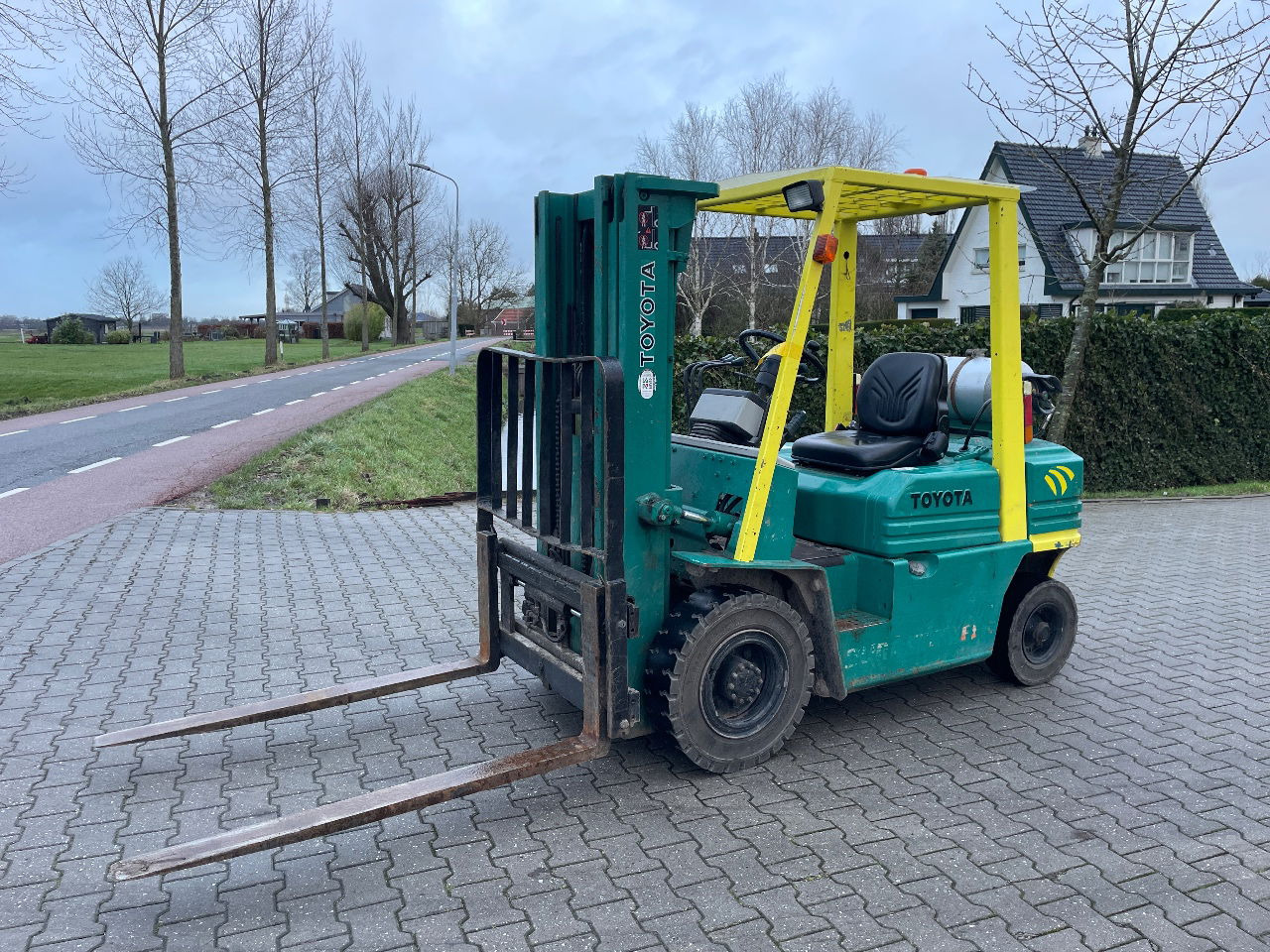 Toyota 42 5fgf25 2.5 Toyota heftruck LPG Triplo - Kahveltõstuk: pilt 1 Toyota 42 5fgf25 2.5 Toyota heftruck LPG Triplo - Kahveltõstuk: pilt 1