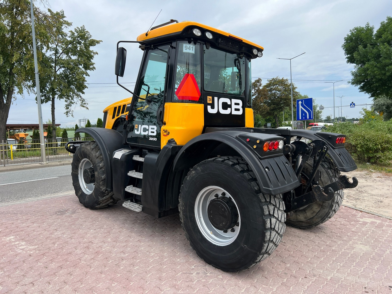 JCB Fastrac 3200 Sisu Xtra - Traktor: pilt 3 JCB Fastrac 3200 Sisu Xtra - Traktor: pilt 3