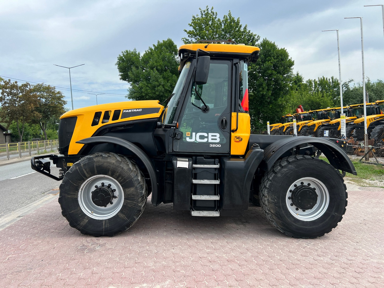 JCB Fastrac 3200 Sisu Xtra - Traktor: pilt 2 JCB Fastrac 3200 Sisu Xtra - Traktor: pilt 2
