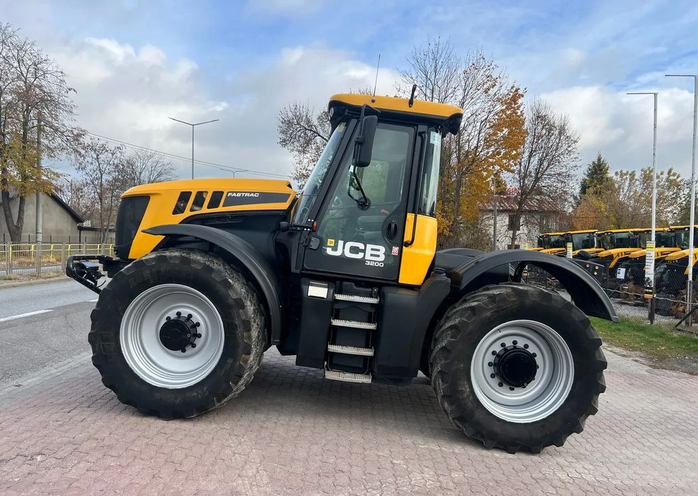 JCB Fastrac 3200 Xtra - Traktor: pilt 2 JCB Fastrac 3200 Xtra - Traktor: pilt 2
