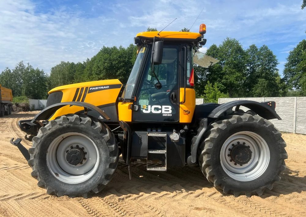 JCB Fastrac 3230 Xtra - Traktor: pilt 2 JCB Fastrac 3230 Xtra - Traktor: pilt 2