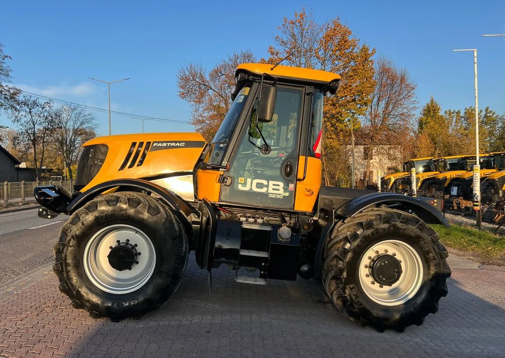 JCB Fastrac 3230 Xtra - Traktor: pilt 2 JCB Fastrac 3230 Xtra - Traktor: pilt 2