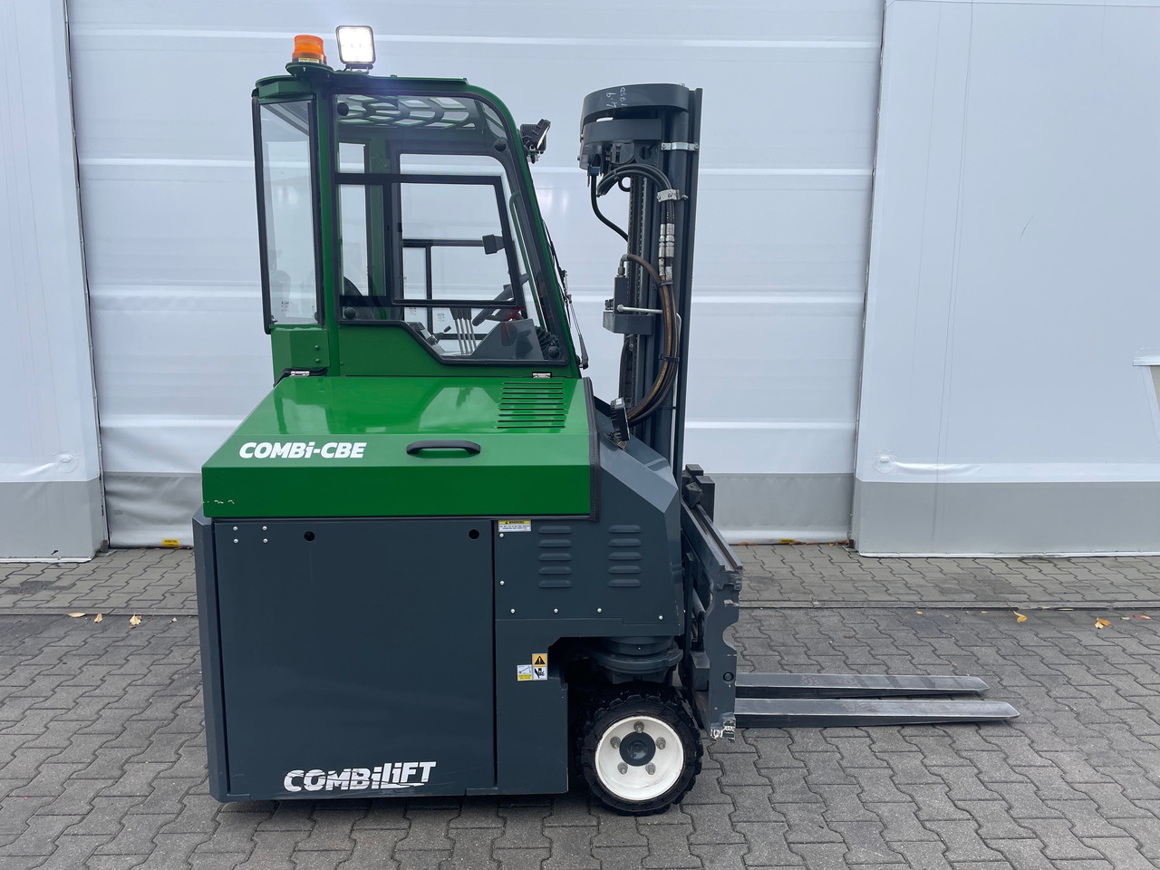 Combilift CBE 2500 - 4-suunaline lükandmastiga tõstuk: pilt 2 Combilift CBE 2500 - 4-suunaline lükandmastiga tõstuk: pilt 2