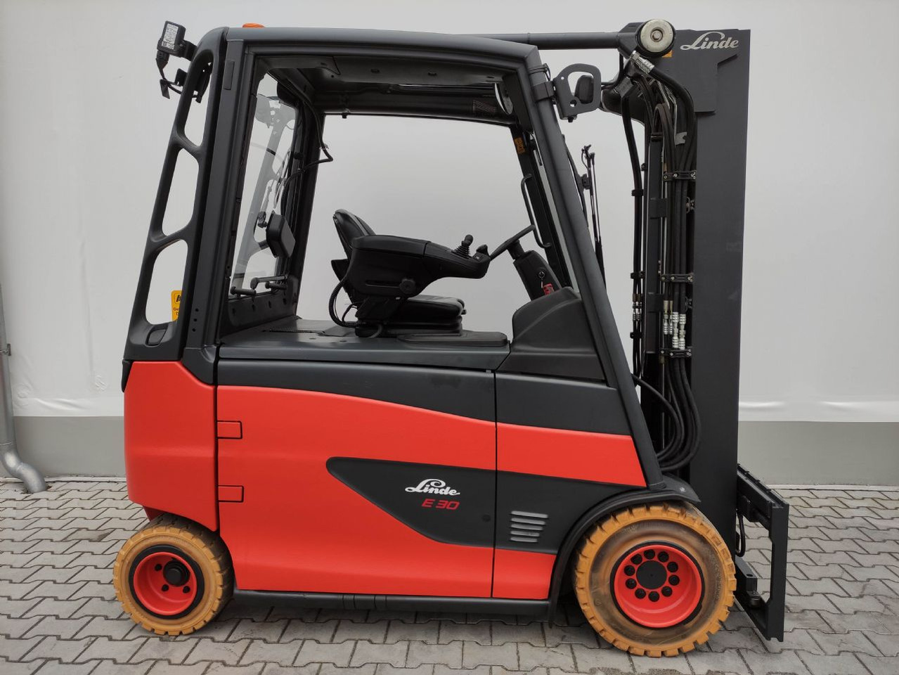 Linde E30HL-01/600-387 (M) - Elektritõstuk: pilt 2 Linde E30HL-01/600-387 (M) - Elektritõstuk: pilt 2