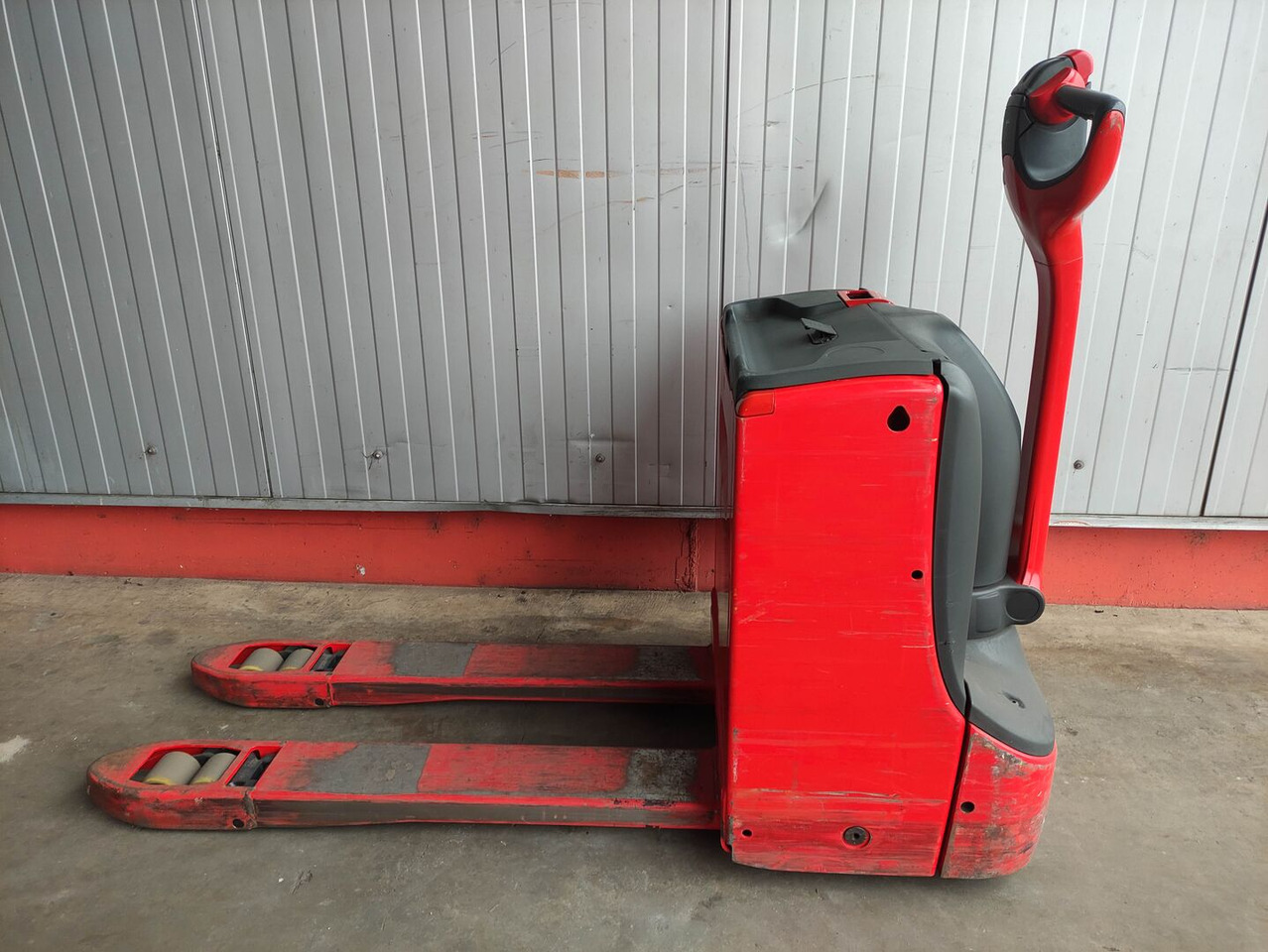 Linde T18-1152 - Kaubaaluste tõstuk: pilt 1 Linde T18-1152 - Kaubaaluste tõstuk: pilt 1