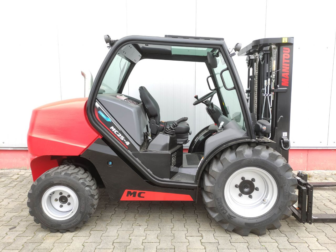 Manitou MC25-4 DK ST5 S1 (NEU) - Ebatasasel maastikul kohanduv kahveltõstuk: pilt 2 Manitou MC25-4 DK ST5 S1 (NEU) - Ebatasasel maastikul kohanduv kahveltõstuk: pilt 2