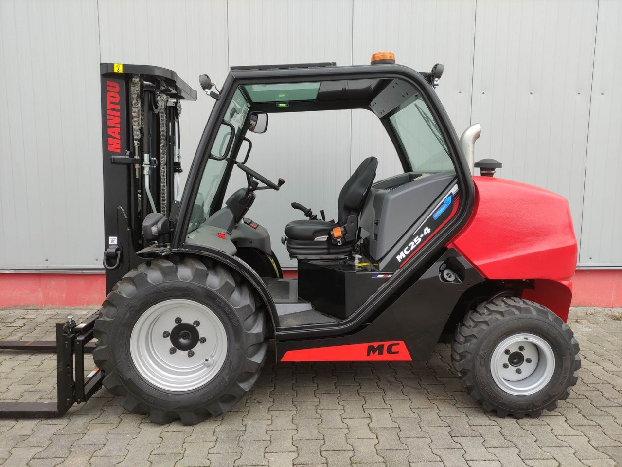 Manitou MC25-4 DK ST5 S1 (NEU) - Ebatasasel maastikul kohanduv kahveltõstuk: pilt 1 Manitou MC25-4 DK ST5 S1 (NEU) - Ebatasasel maastikul kohanduv kahveltõstuk: pilt 1