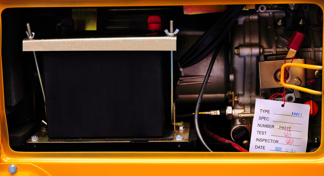 HELVETICA POWER 9KVA Dieselgenerator mit E-Start - Generaatorikomplekt: pilt 5 HELVETICA POWER 9KVA Dieselgenerator mit E-Start - Generaatorikomplekt: pilt 5