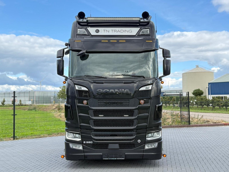 Scania S520 V8 NGS EURO 6D, VOLLUCHT, RETARDER, 6 PUNTS LUCHTVERING, LEER, ALCOA. - Sadulveok: pilt 4 Scania S520 V8 NGS EURO 6D, VOLLUCHT, RETARDER, 6 PUNTS LUCHTVERING, LEER, ALCOA. - Sadulveok: pilt 4