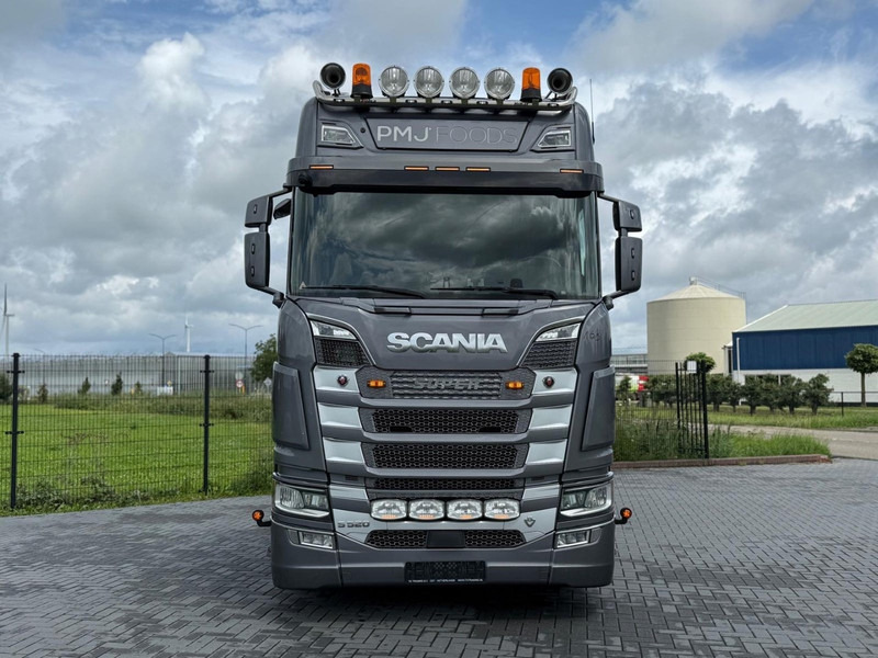 Scania S520 V8 NGS NIEUW STAAT, ALCOA, RETARDER, LEREN STOELEN, TACHO 2. - Sadulveok: pilt 2 Scania S520 V8 NGS NIEUW STAAT, ALCOA, RETARDER, LEREN STOELEN, TACHO 2. - Sadulveok: pilt 2