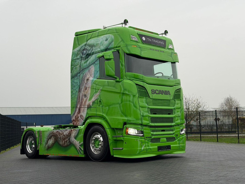 Scania S520 V8 NGS SHOWTRUCK, VOLLUCHT, SMART2 TACHO, PARK COOL, RETARDER, TOPSTAAT. - Sadulveok: pilt 1 Scania S520 V8 NGS SHOWTRUCK, VOLLUCHT, SMART2 TACHO, PARK COOL, RETARDER, TOPSTAAT. - Sadulveok: pilt 1