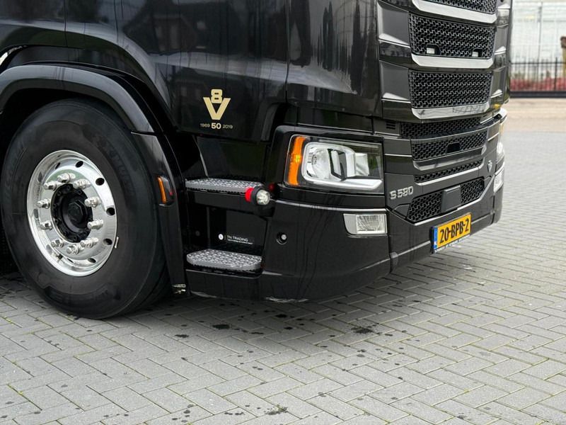 Scania S580 9 TONS VOORAS, EURO 6D, 50 YEAR V8, VOLLUCHT, 6 BALGEN, ALCOA, HYDRAULIEK, LED. - Sadulveok: pilt 2 Scania S580 9 TONS VOORAS, EURO 6D, 50 YEAR V8, VOLLUCHT, 6 BALGEN, ALCOA, HYDRAULIEK, LED. - Sadulveok: pilt 2
