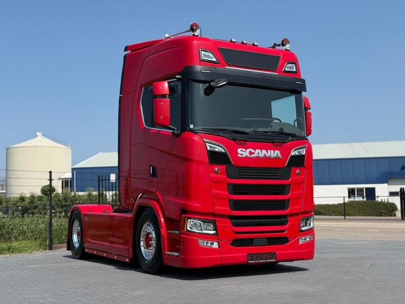 Scania S590 V8 NGS FULL AIR, ALCOA, LEATHER, HYDRAULIC, LIKE NEW. - Sadulveok: pilt 1 Scania S590 V8 NGS FULL AIR, ALCOA, LEATHER, HYDRAULIC, LIKE NEW. - Sadulveok: pilt 1