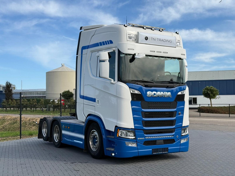 Scania S650 V8 NGS 2.95WB, PTO VOORBEREIDING, VOLLUCHT, KING OF THE ROAD, RETARDER, LEER. - Sadulveok: pilt 1 Scania S650 V8 NGS 2.95WB, PTO VOORBEREIDING, VOLLUCHT, KING OF THE ROAD, RETARDER, LEER. - Sadulveok: pilt 1