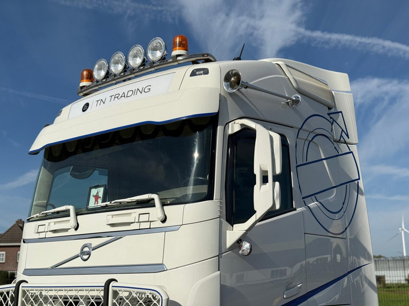 Volvo FH 13.460 SHOWSTAAT, HYDRAULIEK, COMPRESSOR, ADR, I-PARK COOL, INTERIEUR. - Sadulveok: pilt 4 Volvo FH 13.460 SHOWSTAAT, HYDRAULIEK, COMPRESSOR, ADR, I-PARK COOL, INTERIEUR. - Sadulveok: pilt 4