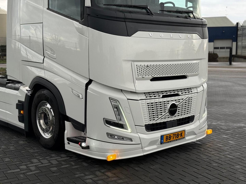 Volvo FH 13.460XL NEW, FULL AIR, ALCOA, HYDRAULIC, XL, SHOW, FULL. - Sadulveok: pilt 4 Volvo FH 13.460XL NEW, FULL AIR, ALCOA, HYDRAULIC, XL, SHOW, FULL. - Sadulveok: pilt 4
