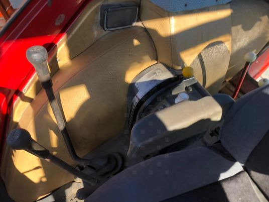 International 745 XL Tracteur à 15 000 € - Traktor: pilt 3 International 745 XL Tracteur à 15 000 € - Traktor: pilt 3