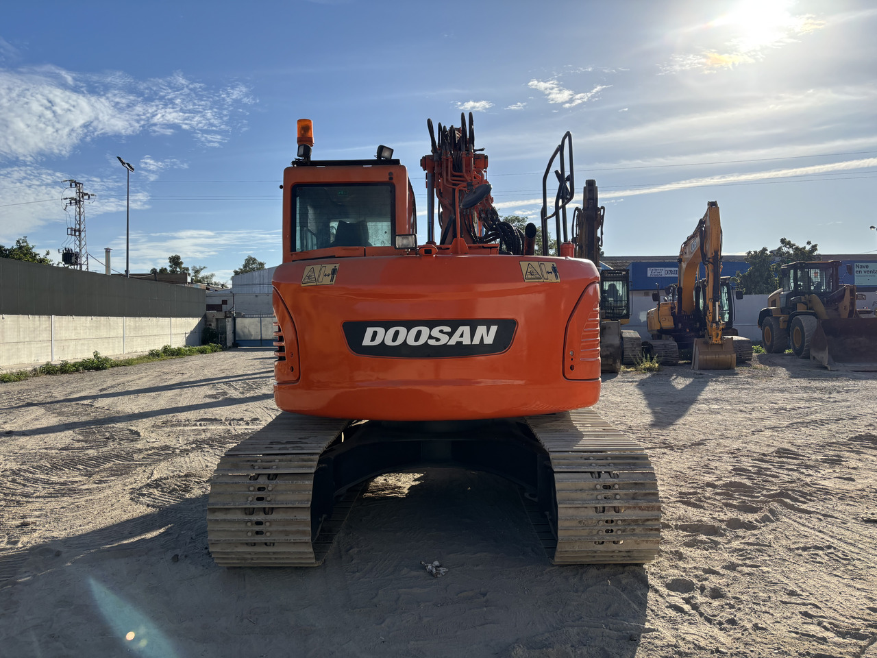 DOOSAN DX140-3 - Lintekskavaator: pilt 4 DOOSAN DX140-3 - Lintekskavaator: pilt 4