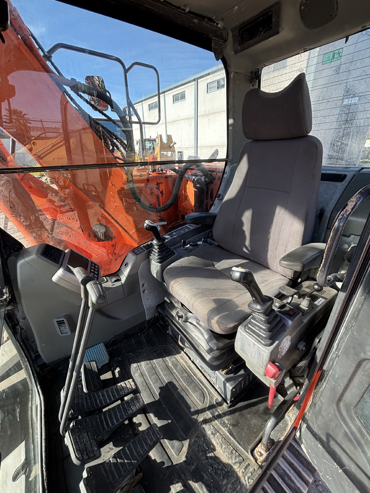 Lintekskavaator DOOSAN DX140-3: pilt 12