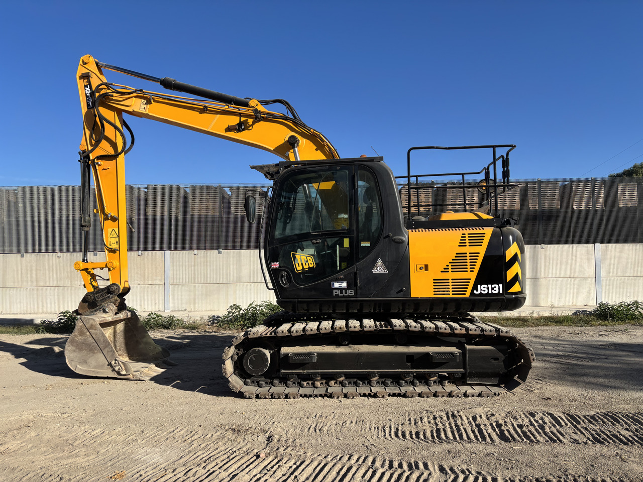 JCB JS131LC - Lintekskavaator: pilt 2 JCB JS131LC - Lintekskavaator: pilt 2