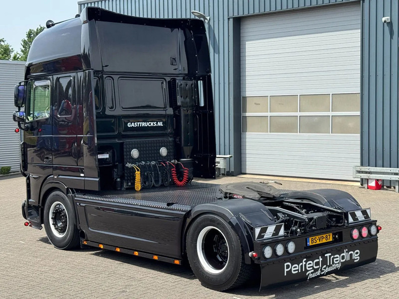 DAF XF 105.460 Super Space Cab Showtruck *TOP* - Sadulveok: pilt 4 DAF XF 105.460 Super Space Cab Showtruck *TOP* - Sadulveok: pilt 4