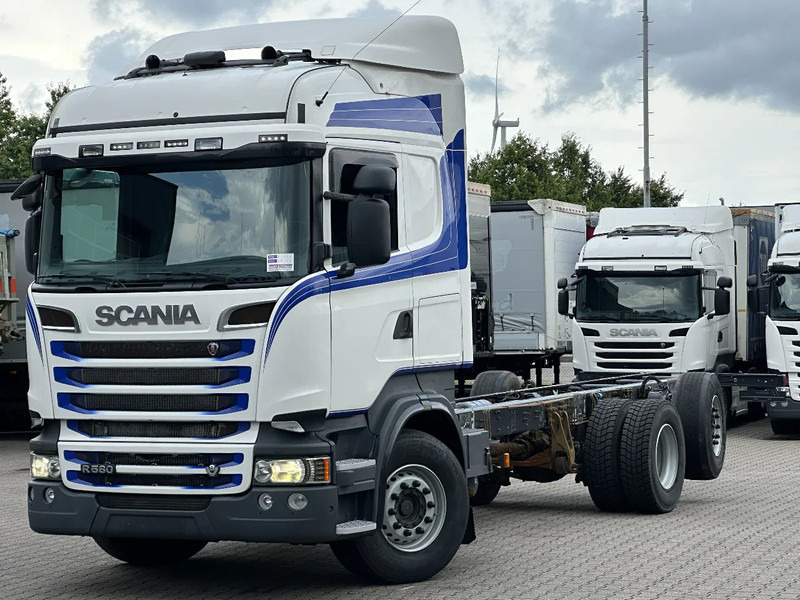 Scania R580 V8 6x2*4 Chassis Retarder Full Air 4.90 Wb Euro 6 - Kabiinišassiiga veoauto: pilt 1 Scania R580 V8 6x2*4 Chassis Retarder Full Air 4.90 Wb Euro 6 - Kabiinišassiiga veoauto: pilt 1