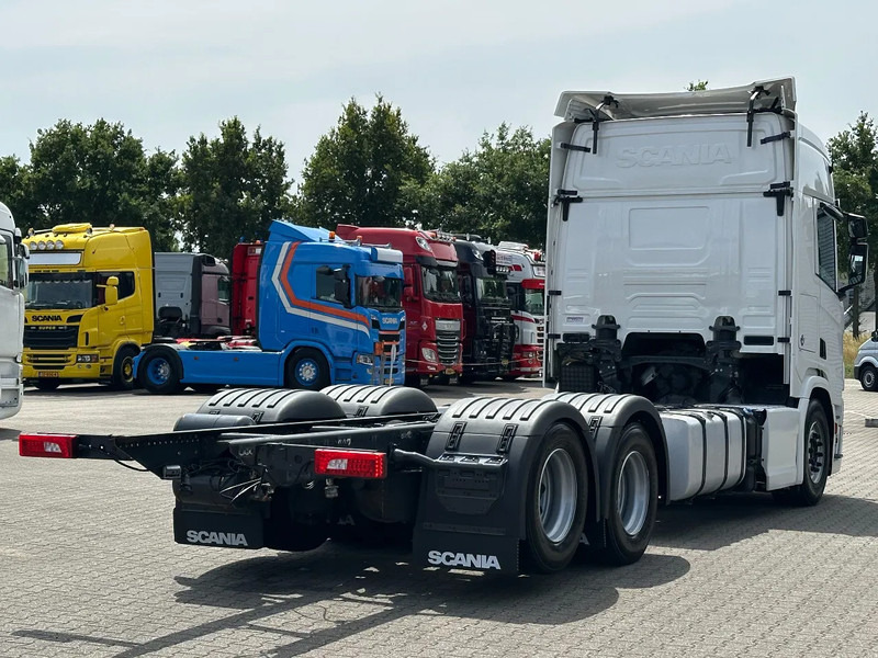 Scania R660 V8 6x4 Chassis with Lift-Axle / Retarder / Wb 4.75 / Full Air / 2 Tank - Kabiinišassiiga veoauto: pilt 3 Scania R660 V8 6x4 Chassis with Lift-Axle / Retarder / Wb 4.75 / Full Air / 2 Tank - Kabiinišassiiga veoauto: pilt 3