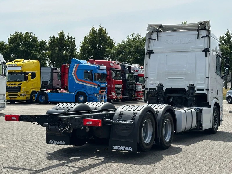 Scania R660 V8 6x4 or 6x2 Chassis with Lift-Axle / Retarder / Wb 4.75 / Full Air - Kabiinišassiiga veoauto: pilt 3 Scania R660 V8 6x4 or 6x2 Chassis with Lift-Axle / Retarder / Wb 4.75 / Full Air - Kabiinišassiiga veoauto: pilt 3