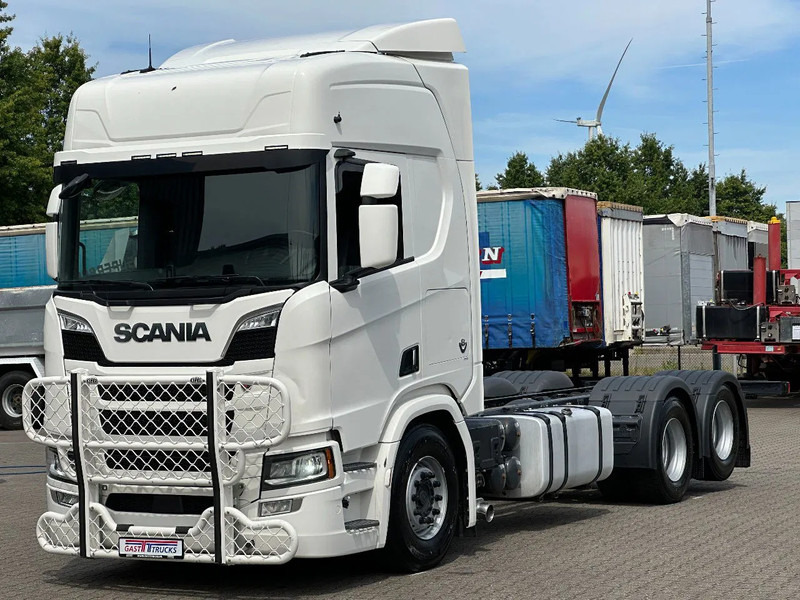 Scania R660 V8 6x4 or 6x2 Chassis with Lift-Axle / Retarder / Wb 4.75 / Full Air - Kabiinišassiiga veoauto: pilt 1 Scania R660 V8 6x4 or 6x2 Chassis with Lift-Axle / Retarder / Wb 4.75 / Full Air - Kabiinišassiiga veoauto: pilt 1