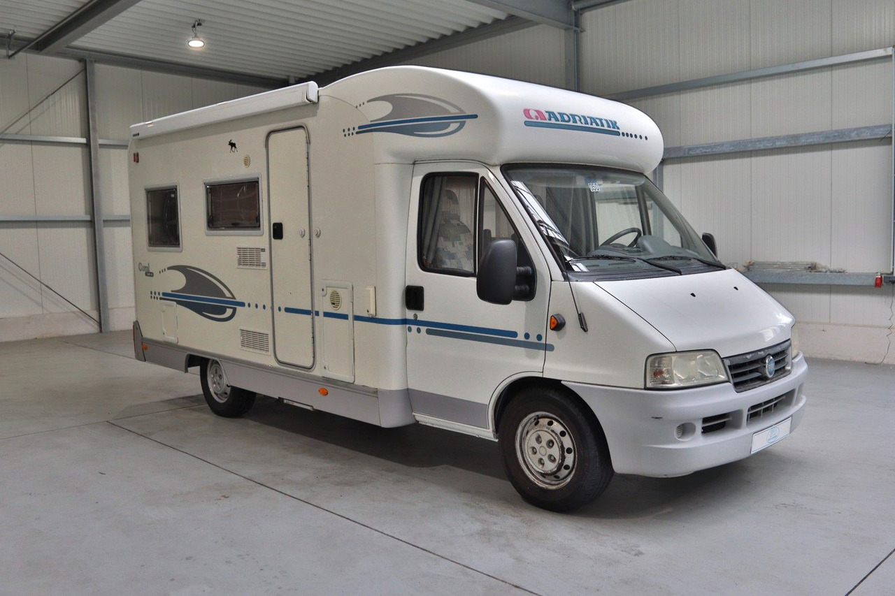 Adria Coral 590 DS / Festbett / Sehr gepflegt - Poolintegreeritud matkaauto: pilt 1 Adria Coral 590 DS / Festbett / Sehr gepflegt - Poolintegreeritud matkaauto: pilt 1